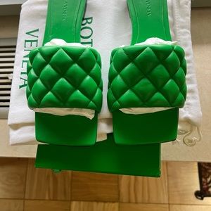 Bottega venetta padded slides sandals shoes size 39 in beutiful parakeet color